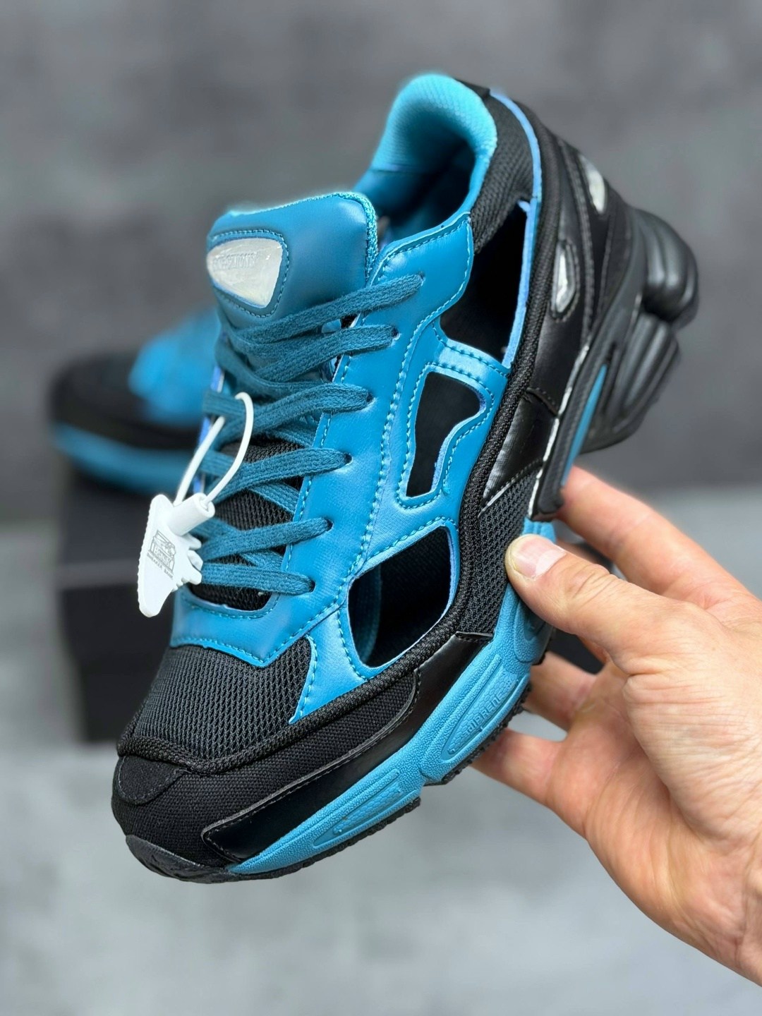 adidas replicant ozweego x raf simons,adidas raf simons x replicant ozweego black colonial blue,кроссовки adidas raf simons x replicant ozweego teal limited edition pack,adidas raf simons ozweego repl