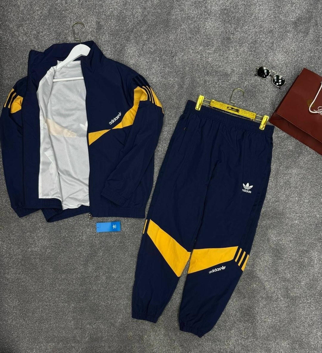мужской спортивный костюм adidas,костюм спортивный adidas originals,костюм adidas 90 х,спортивный костюм adidas,спортивный костюм двойка adidas