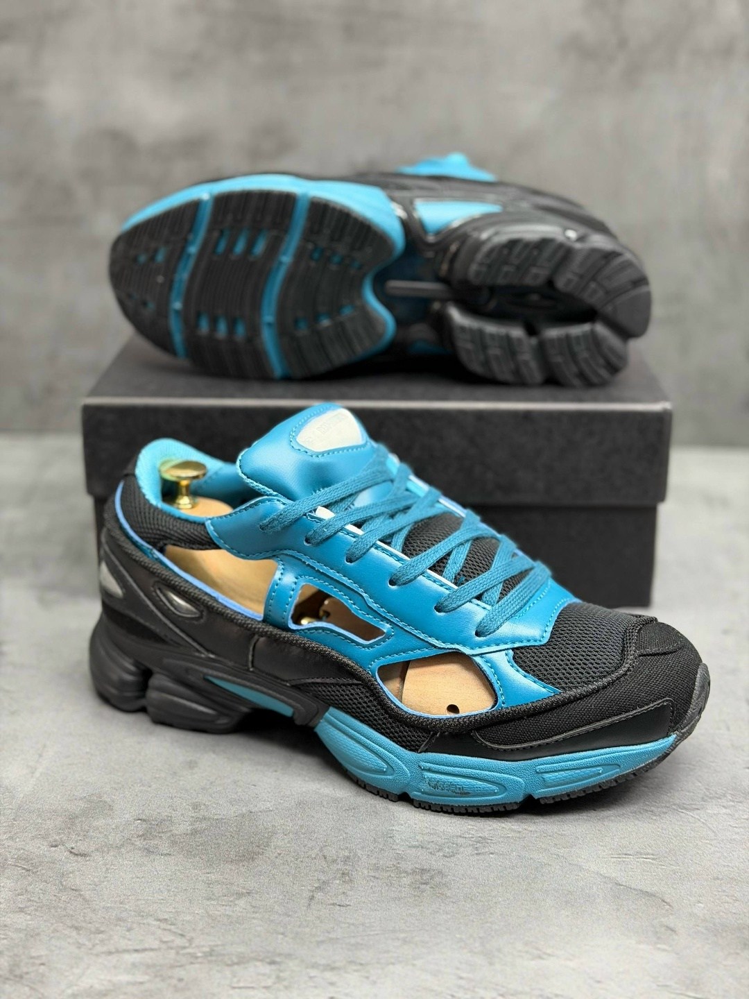 adidas replicant ozweego x raf simons,adidas raf simons x replicant ozweego black colonial blue,кроссовки adidas raf simons x replicant ozweego teal limited edition pack,adidas raf simons ozweego repl