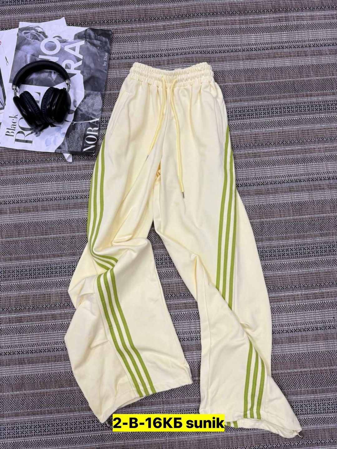 adidas originals спортивные брюки,адидас штаны с красными полосками,штаны адидас,спортивные штаны адидас,спортивные штаны адидас красные