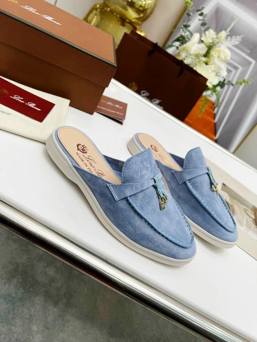 женские замшевые мюли loro piana голубые,,мюли loro piana,лоферы женские туфли из натуральной замши loro,женские тапочки