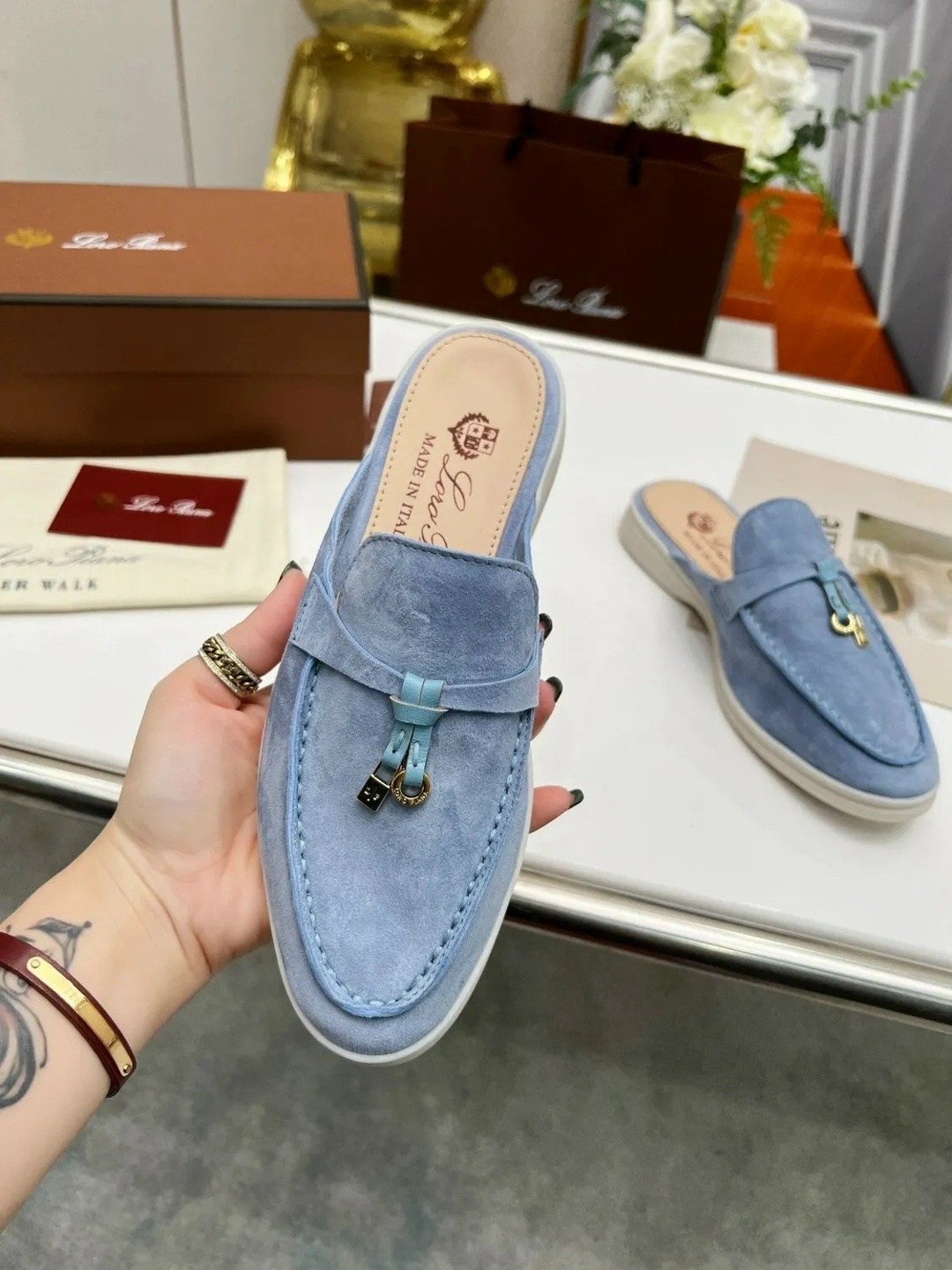 женские замшевые мюли loro piana голубые,,мюли loro piana,лоферы женские туфли из натуральной замши loro,женские тапочки
