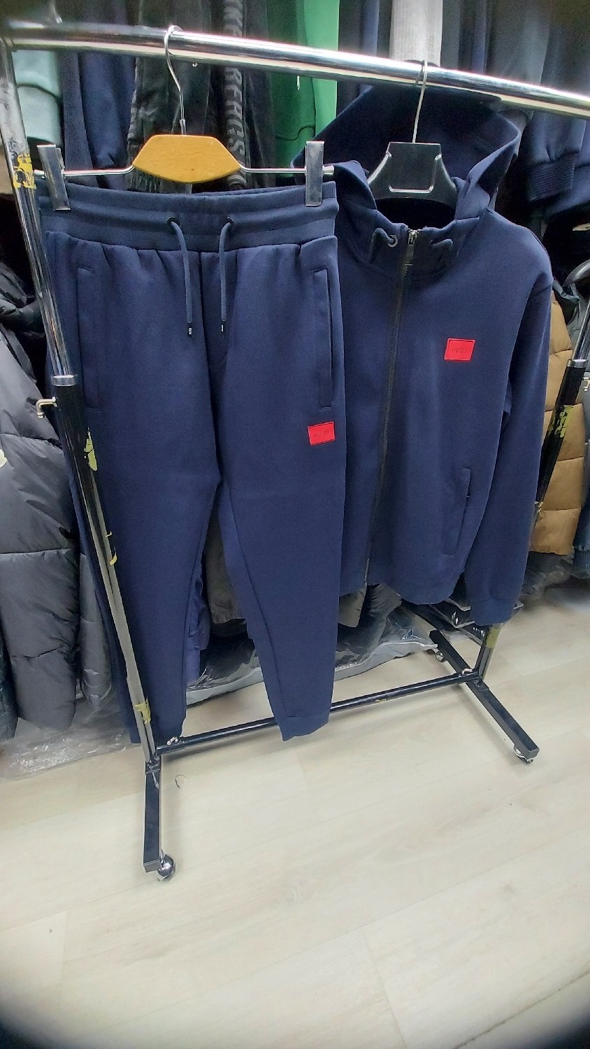спортивный костюм hugo boss,костюм спортивный мужской,спортивные костюм,костюм на флисе,спортивный костюм hugo