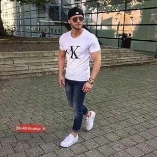 модная одежда мужская,мужская мода,футболки под голубые джинсы мужские,кэжуал стиль мужской,мода мужская