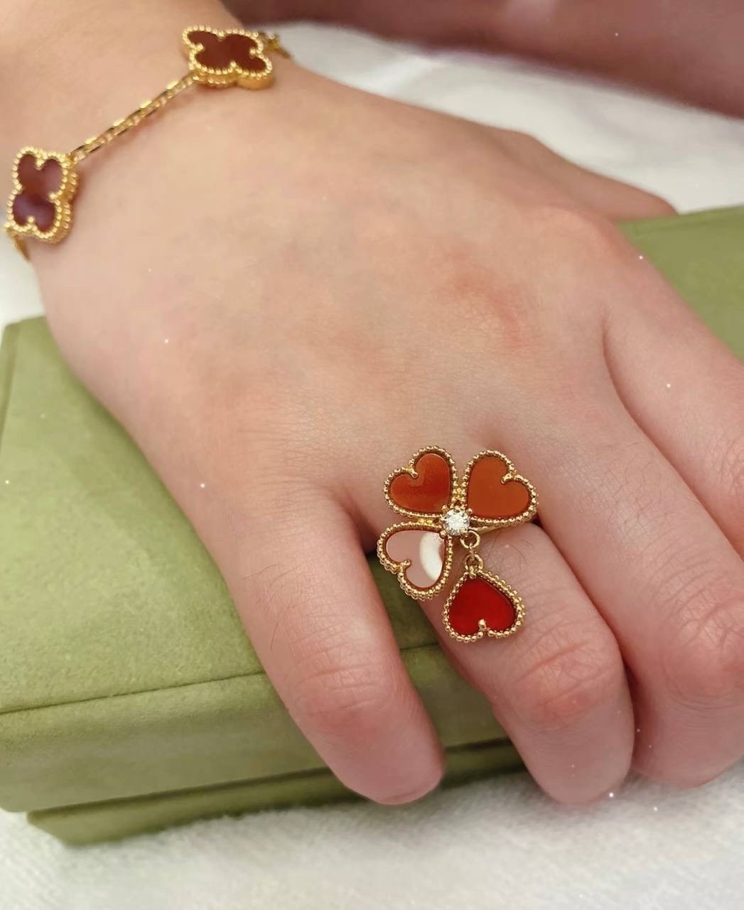 серьги ювелирные,van cleef arpels alhambra серьги,ван клиф комплект,украшения ювелирные,серьги украшения