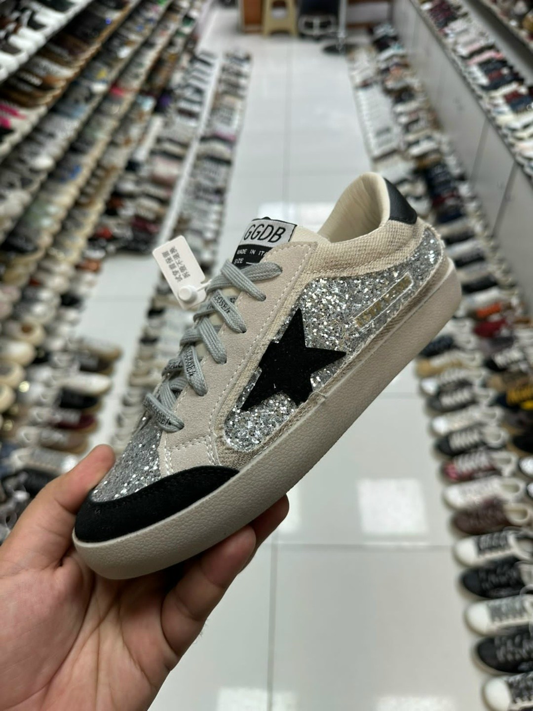 ,кеды golden goose,голден гус кеды,кроссовки golden goose с пайетками на платформе,кеды golden goose женские