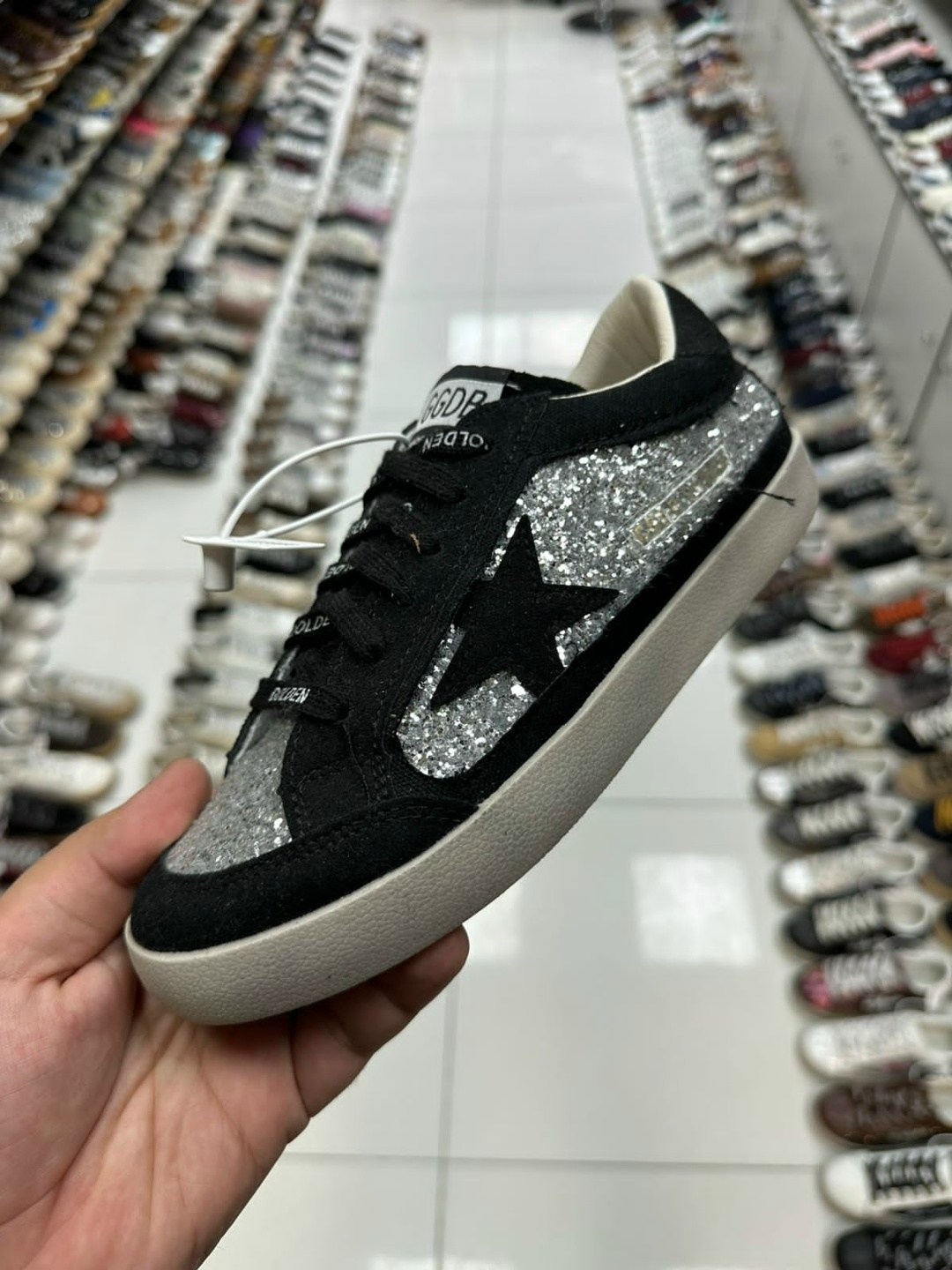 ,кеды golden goose,голден гус кеды,кроссовки golden goose с пайетками на платформе,кеды golden goose женские