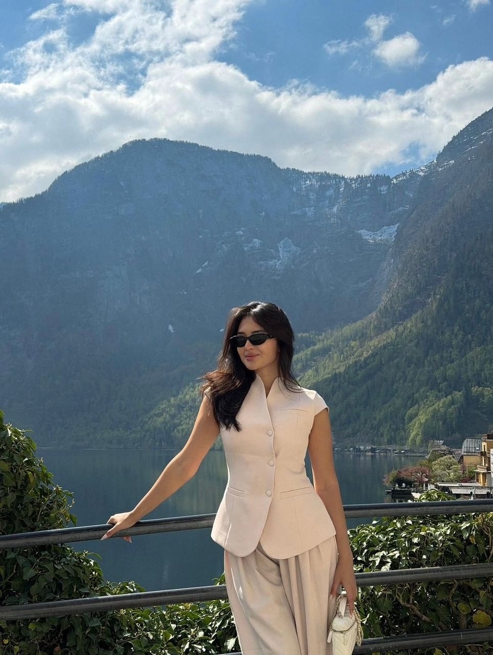 в альпах,туризм в австрии,innsbruck austria,девушка кореянка,азиатка