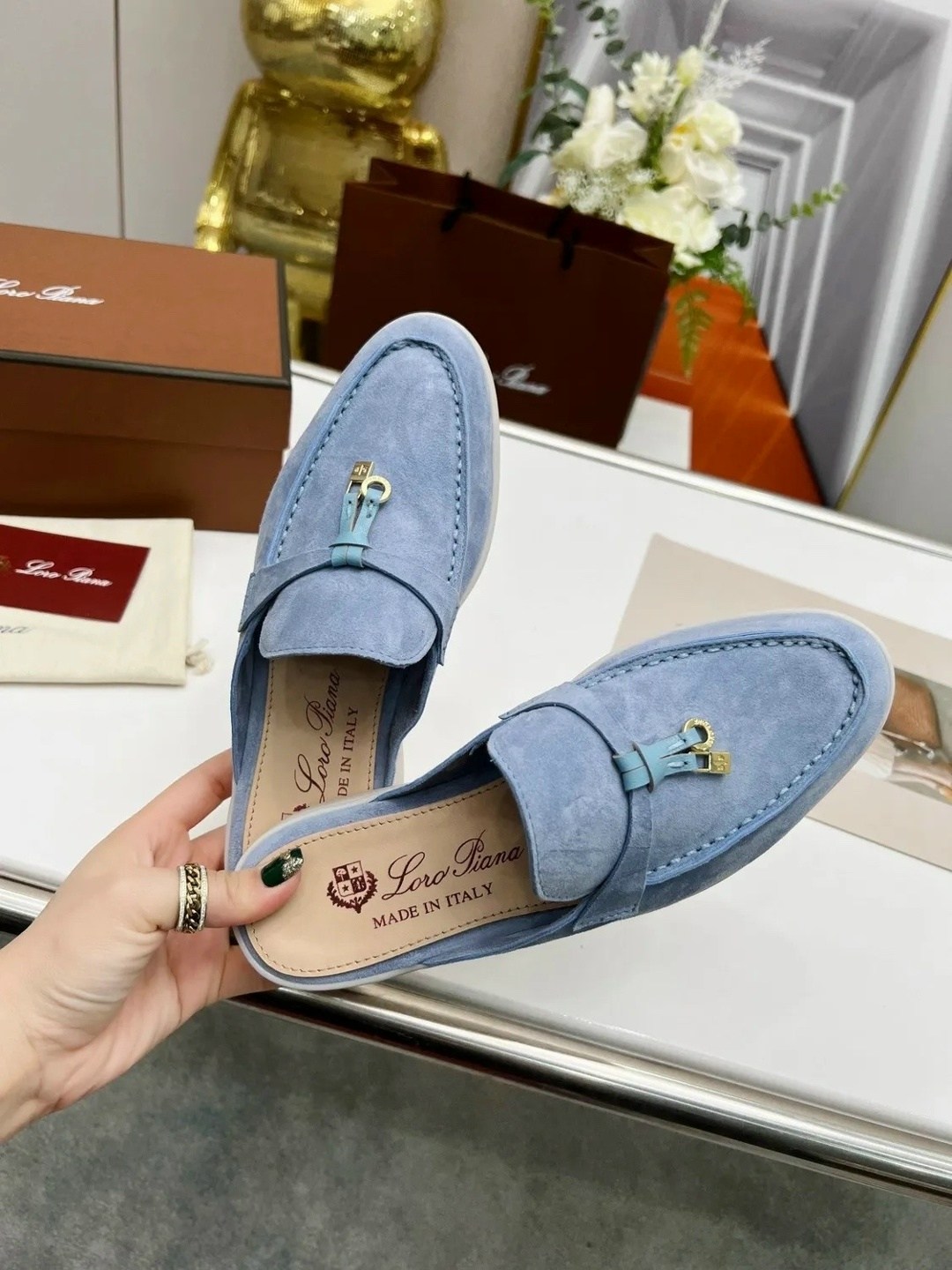 женские замшевые мюли loro piana голубые,,мюли loro piana,лоферы женские туфли из натуральной замши loro,женские тапочки