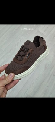 Кроссовки