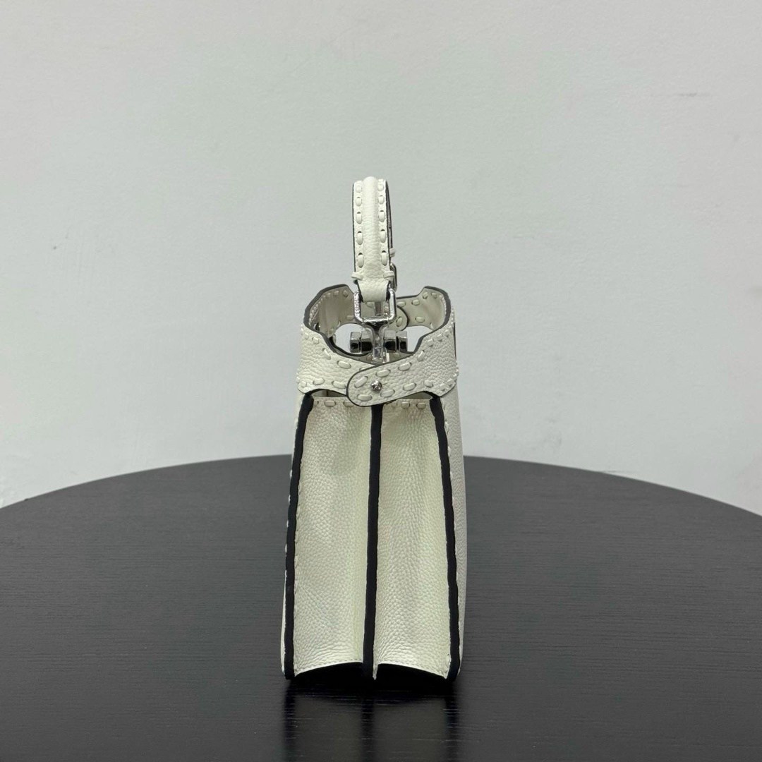 fendi сумка,фенди сумка,сумка fendi peekaboo,женская сумка fendi,сумка