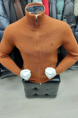 Свитер