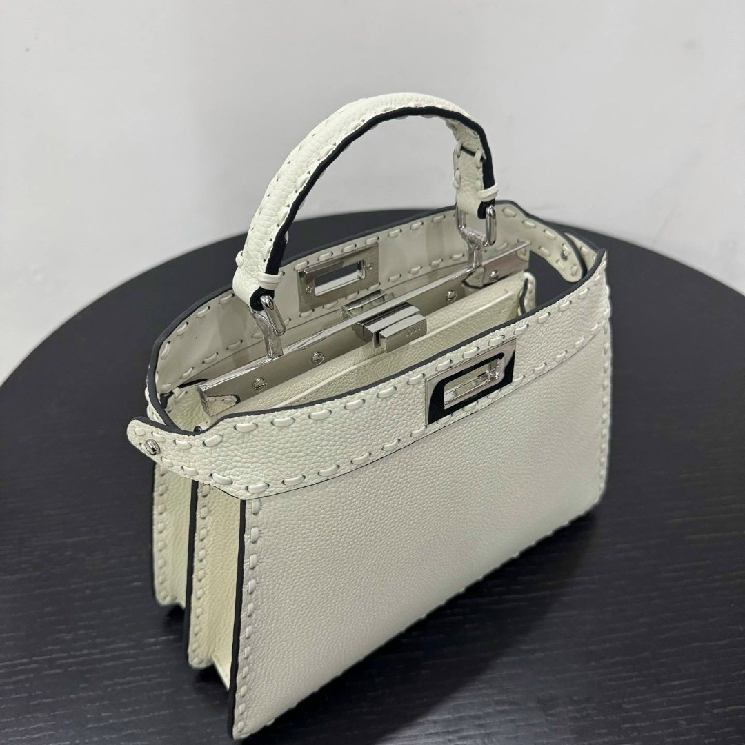 fendi сумка,фенди сумка,сумка fendi peekaboo,женская сумка fendi,сумка