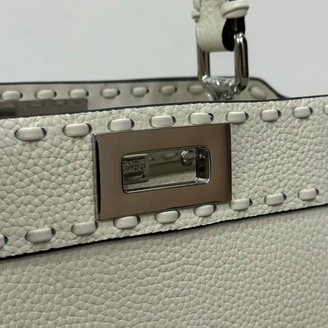 fendi сумка,фенди сумка,сумка fendi peekaboo,женская сумка fendi,сумка