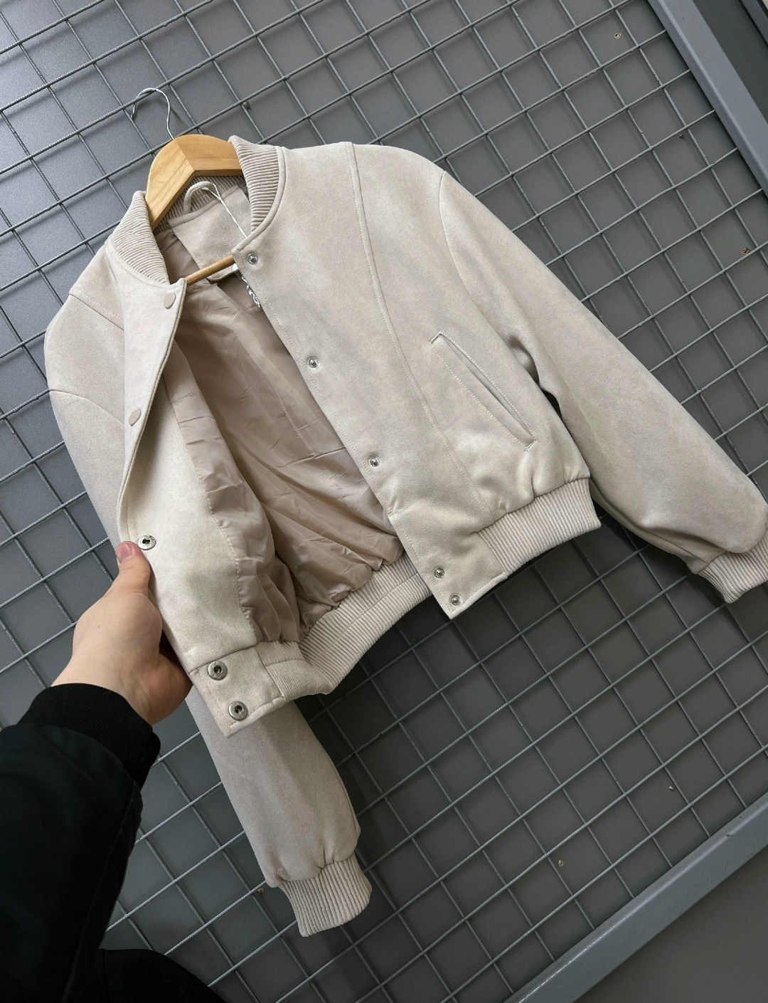 замшевый бомбер zara,куртка бомбер,женская куртка бомбер,бомбер зара,бомбер с воротником