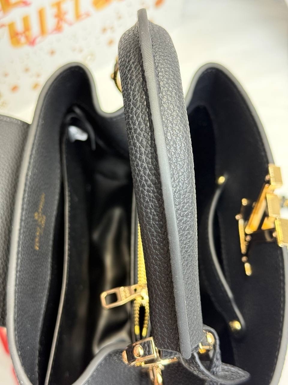 кожаная сумка louis vuitton capucines pm черная,женская сумка louis vuitton capucines мм черная,большая черная женская сумка louis vuitton,louis vuitton женская сумка,cумка louis vuitton