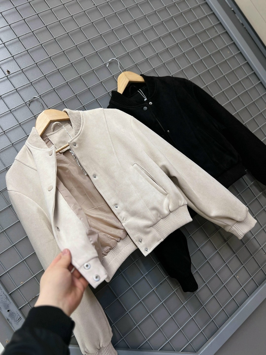 замшевый бомбер zara,куртка бомбер,женская куртка бомбер,бомбер зара,бомбер с воротником