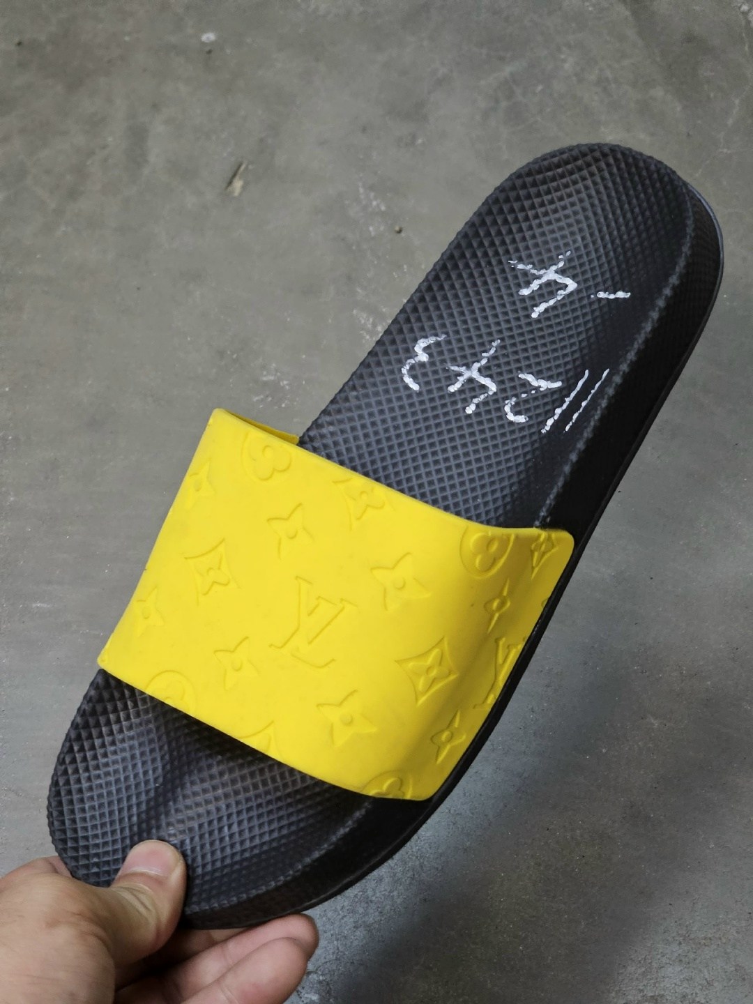 nike benassi,nike benassi jdi,nike benassi jdi black challenge red,шлепки nike benassi jdi мужские,nike slides