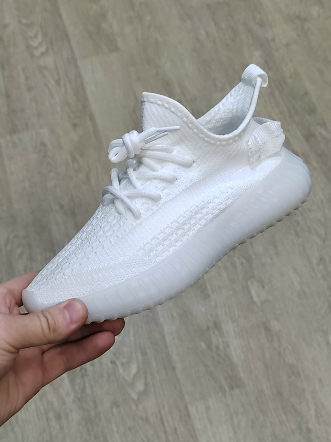 кроссовки женскиe,кроссовки,кроссовки adidas yeezy 350 boost v2 triple white,кроссовки изи,кроссовки изики