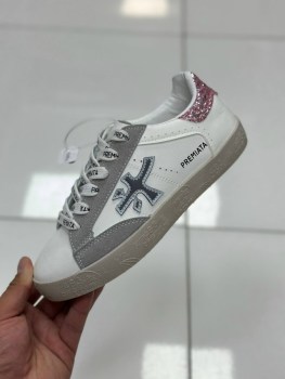 Кроссовки