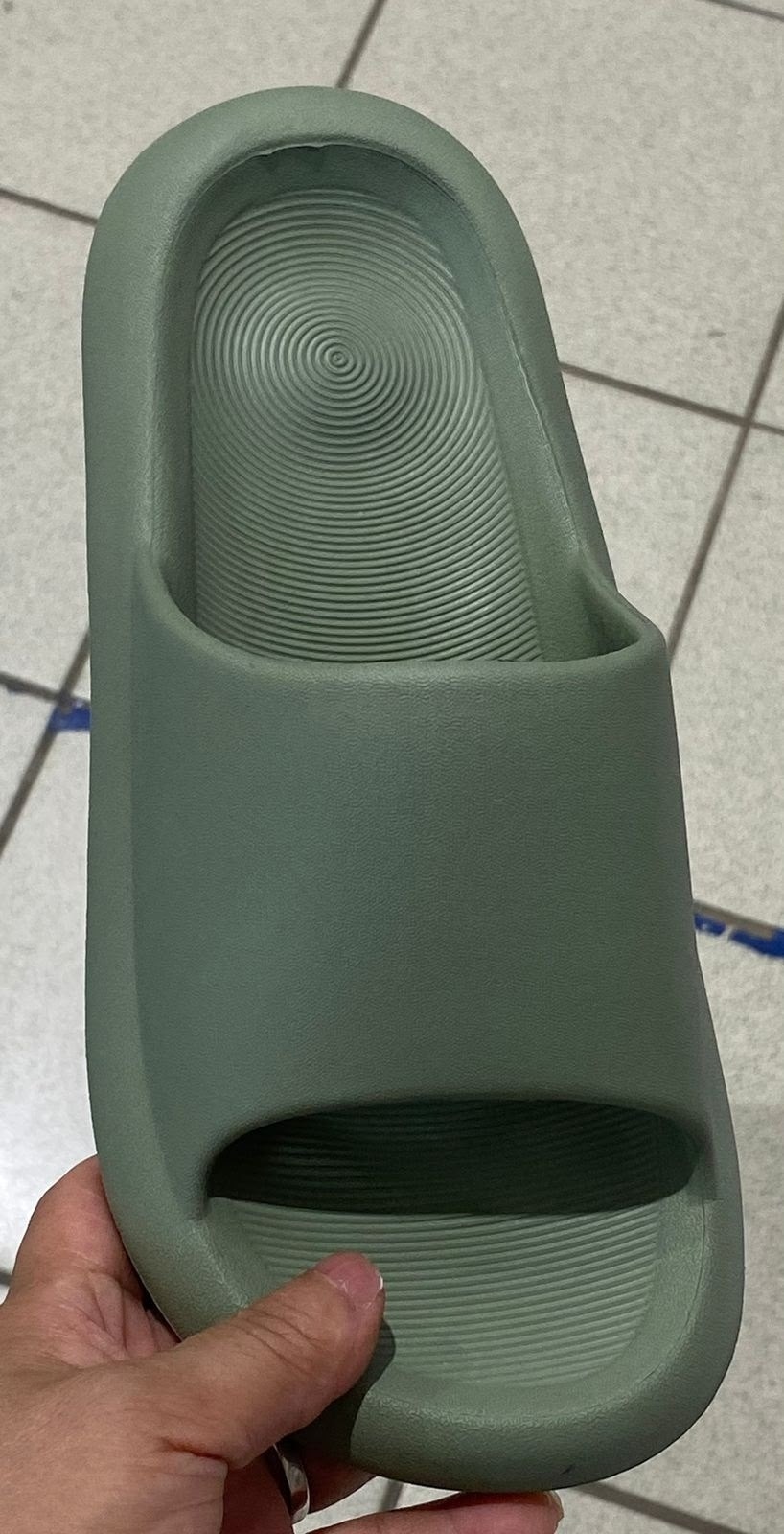 тапки adidas yeezy slide,тапки,шлёпки адидас yeezy,модные тапочки,женские шлепанцы
