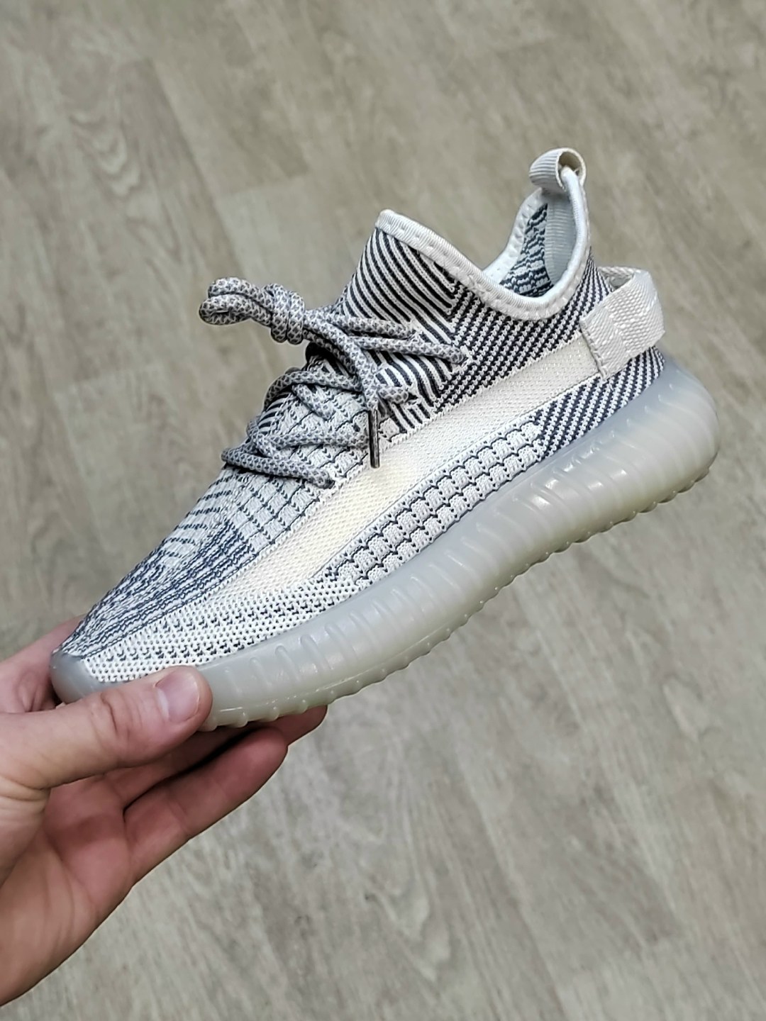 кроссовки женскиe,кроссовки,кроссовки adidas yeezy 350 boost v2 triple white,кроссовки изи,кроссовки изики