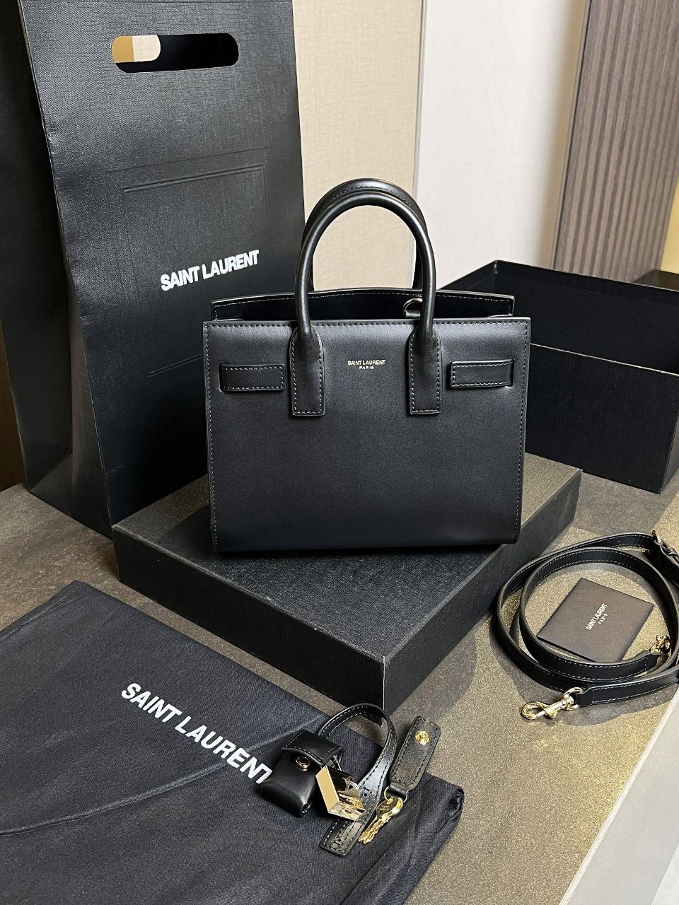 сумка тоут saint laurent,сумка тоут ив сен лоран,cумка saint laurent,saint laurent sac de jour,кожаная сумка
