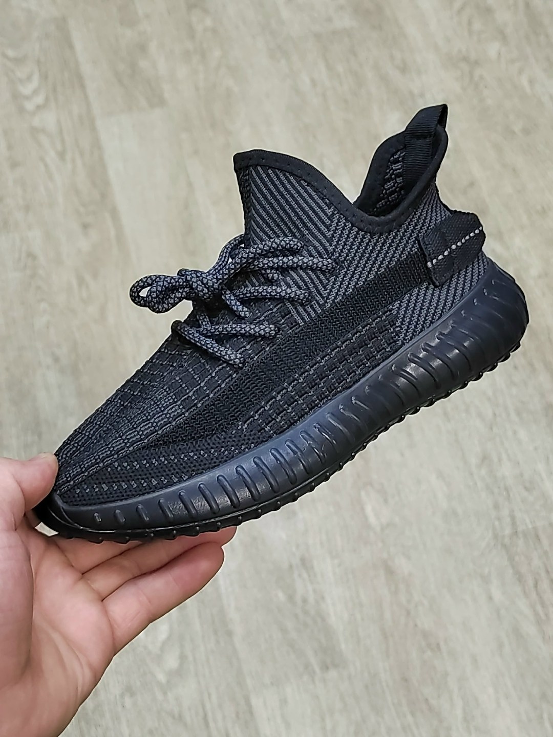 кроссовки женскиe,кроссовки,кроссовки adidas yeezy 350 boost v2 triple white,кроссовки изи,кроссовки изики
