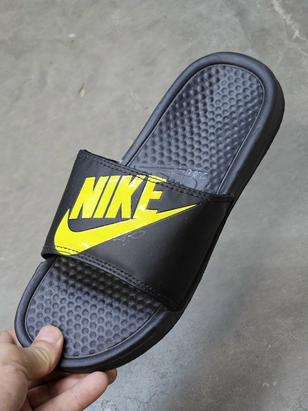 nike benassi,nike benassi jdi,nike benassi jdi black challenge red,шлепки nike benassi jdi мужские,nike slides