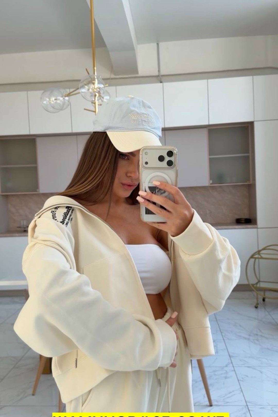 костюм oversize,женский костюм,белый спортивный костюм miu,костюм спортивный женский