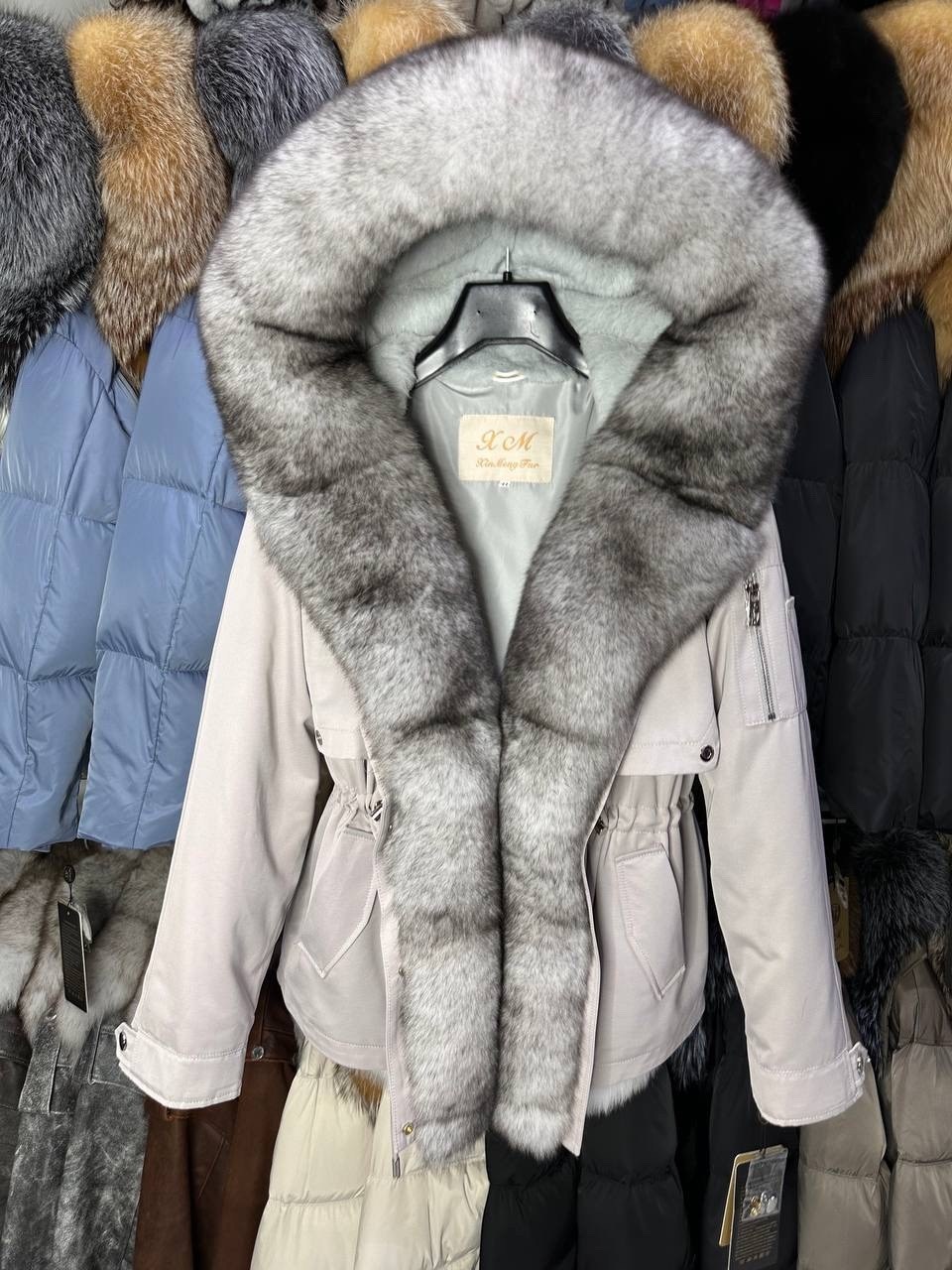 парка с натуральным мехом,парки с натуральным мехом,женская парка с натуральным мехом,парка мех лиса утеплена мехом кролика,женская парка на натуральном меху укороченная куртка с лисьим мехом