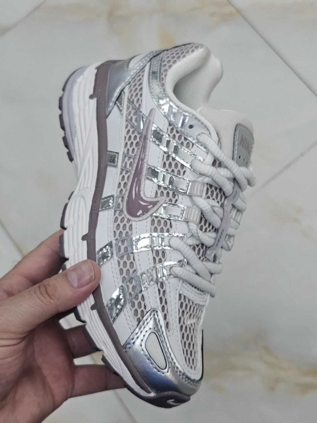 женские кроссовки nike,кроссовки nike,белые кроссовки nike,кроссовки,кроссовки nike v 5 rnr