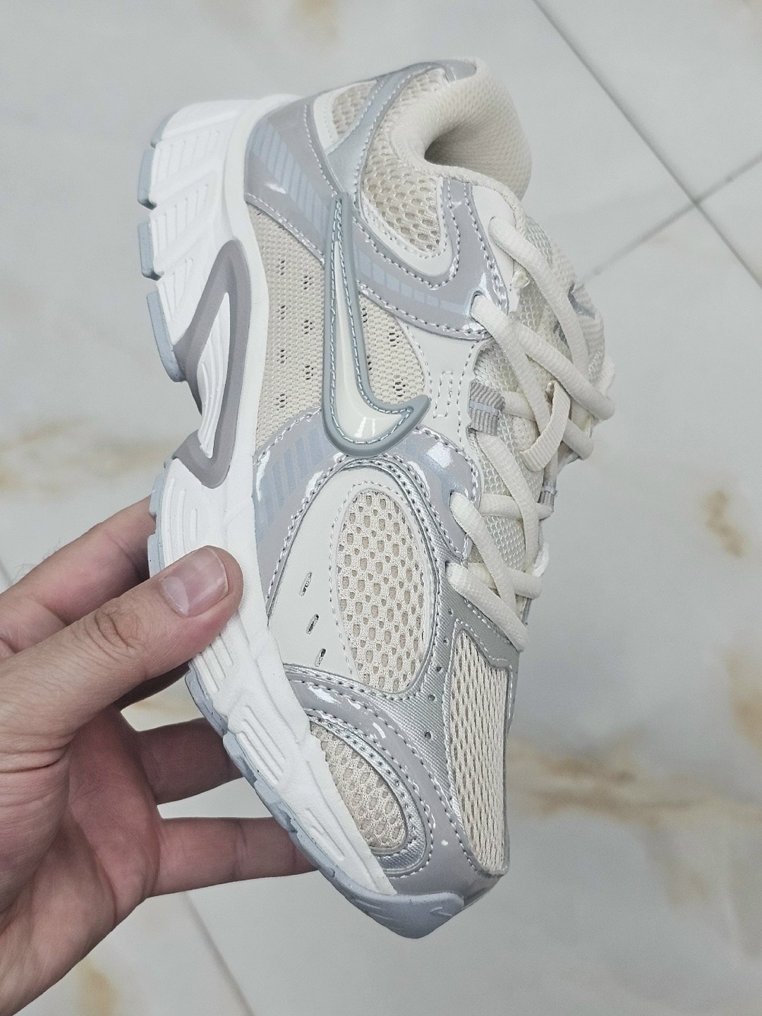 женские кроссовки nike,кроссовки nike,белые кроссовки nike,кроссовки,кроссовки nike v 5 rnr