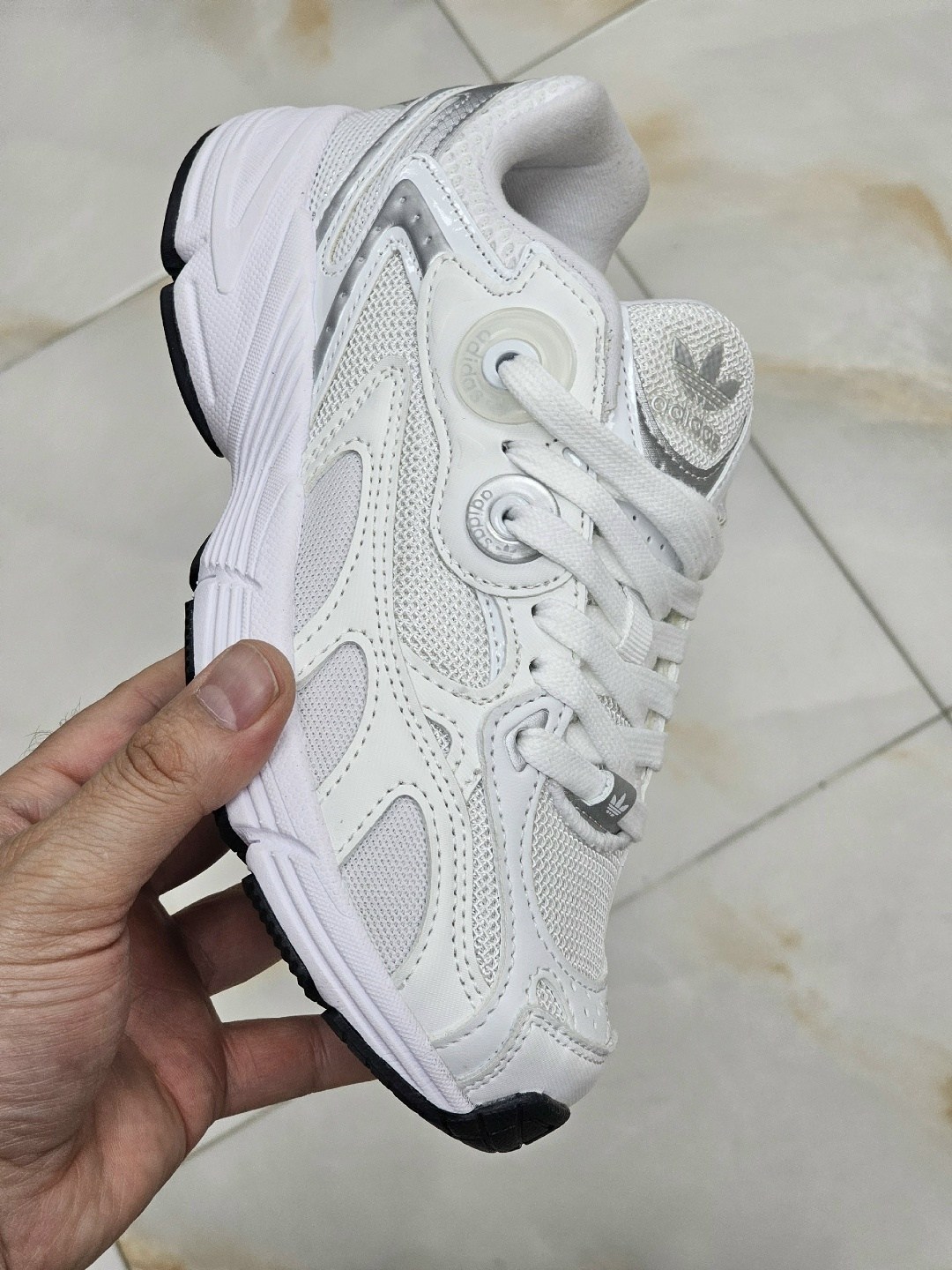 женские кроссовки nike,кроссовки nike,белые кроссовки nike,кроссовки,кроссовки nike v 5 rnr