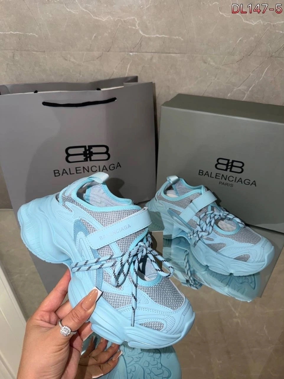 кроссовки balenciaga,кроссовки женские balenciaga,чёрные кроссовки balenciaga с прозрачной подошвой, balenciaga,кроссовки balenciaga triple s clear sole
