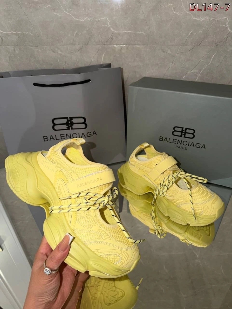 кроссовки balenciaga,кроссовки женские balenciaga,чёрные кроссовки balenciaga с прозрачной подошвой, balenciaga,кроссовки balenciaga triple s clear sole
