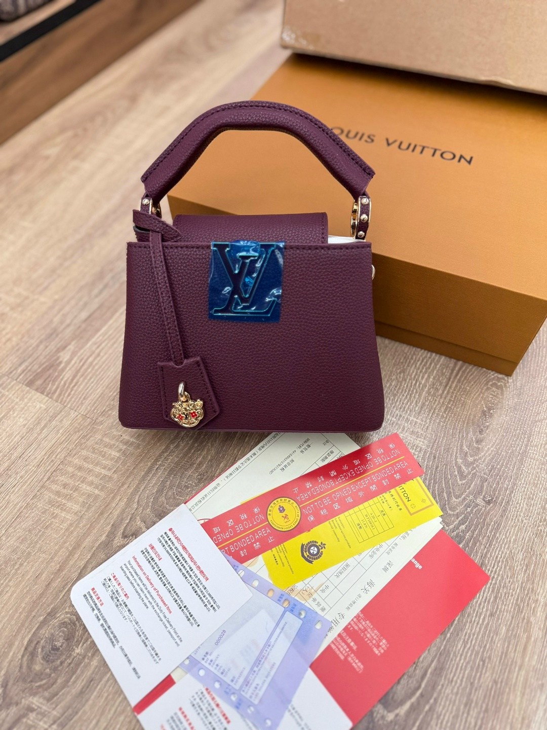 louis vuitton женская сумка,louis vuitton capucines,сумка louis vuitton,кожаная черная сумка louis vuitton capucines pm,луи виттон сумка