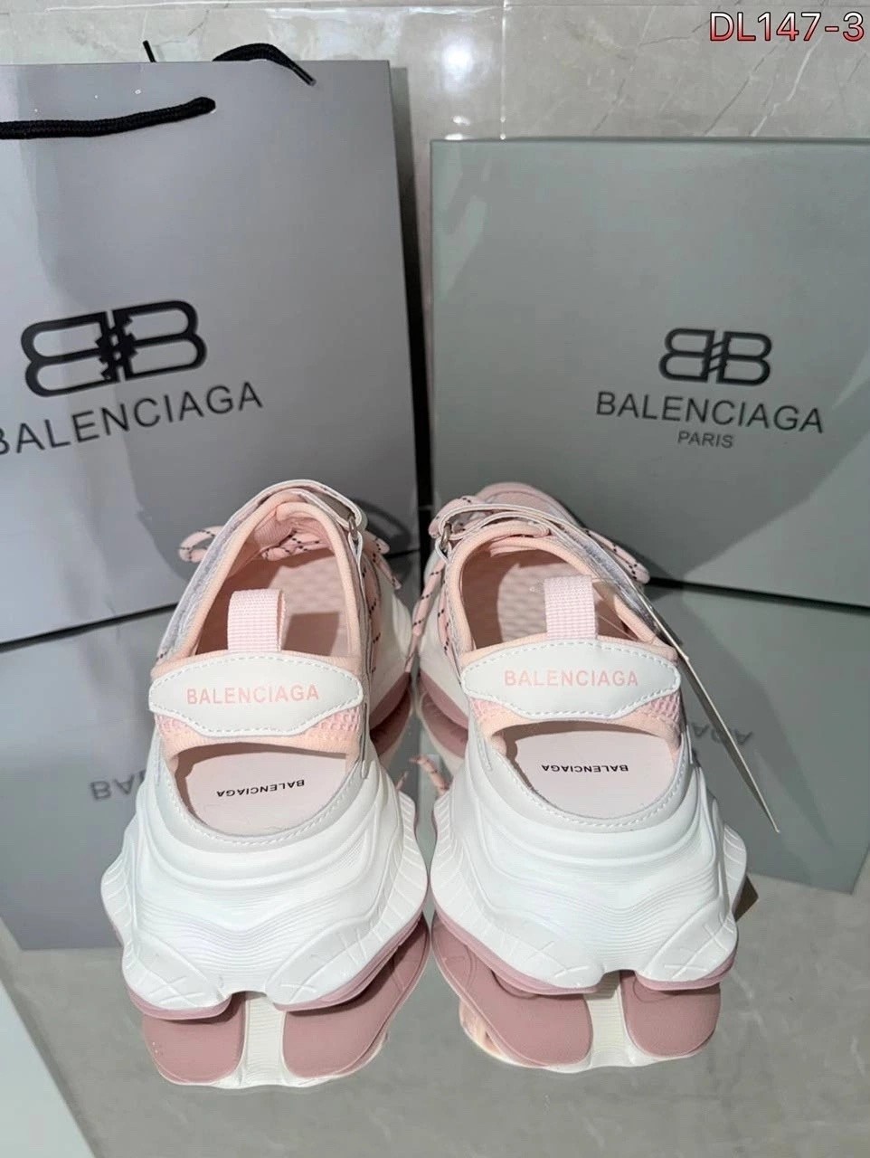 кроссовки balenciaga,кроссовки женские balenciaga,чёрные кроссовки balenciaga с прозрачной подошвой, balenciaga,кроссовки balenciaga triple s clear sole