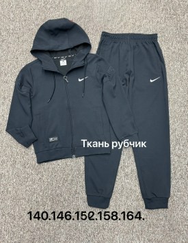 Костюм