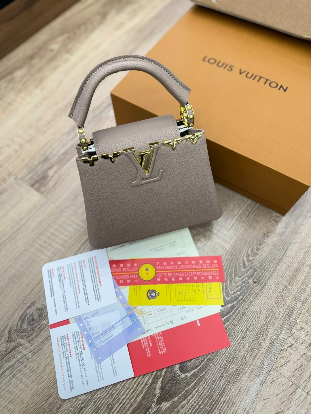 louis vuitton capucines,сумка женская louis vuitton,сумка,луи виттон сумка,louis vuitton сумка на плечо