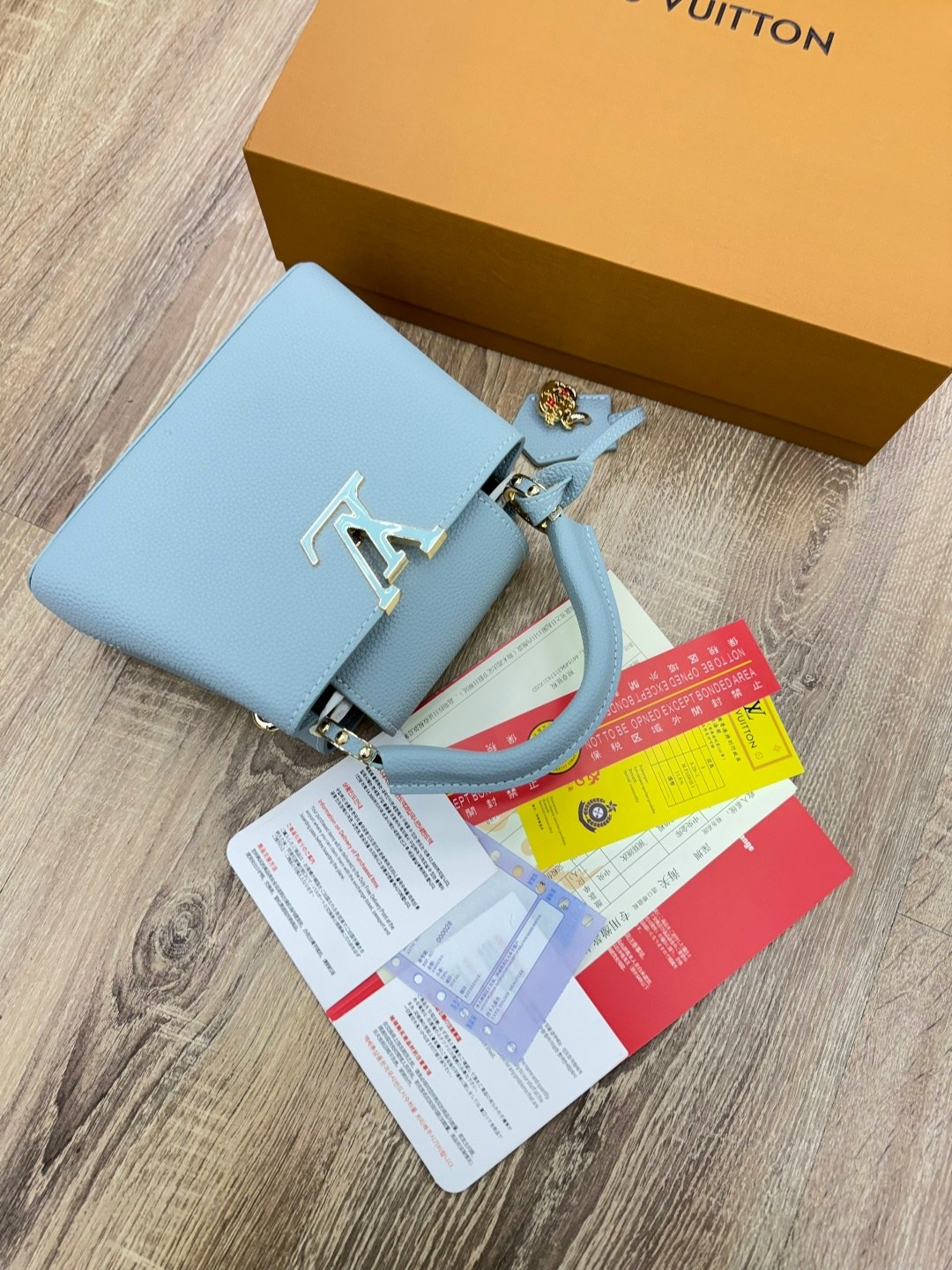 louis vuitton capucines,сумка женская louis vuitton,сумка,луи виттон сумка,louis vuitton сумка на плечо