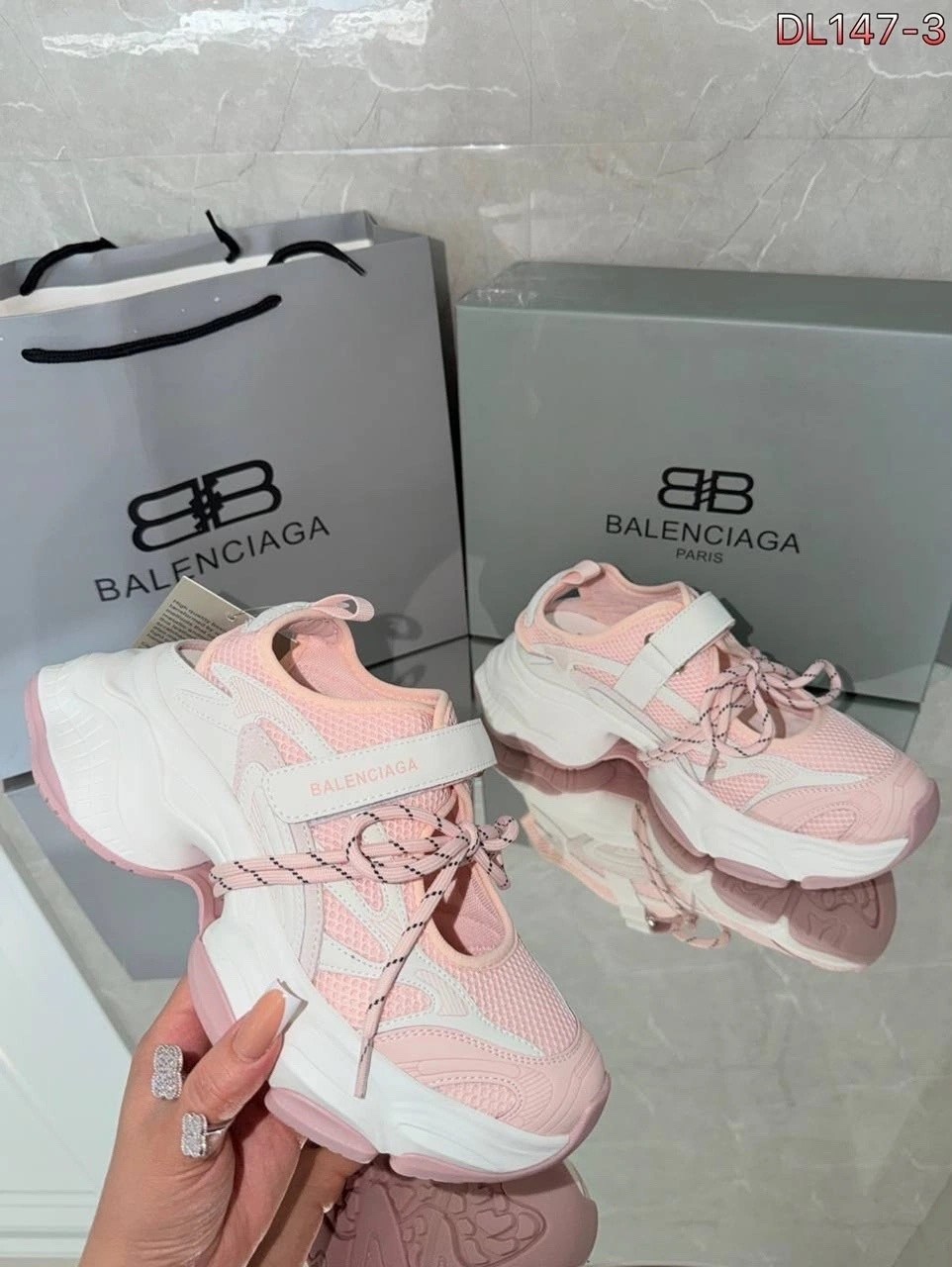 кроссовки balenciaga,кроссовки женские balenciaga,чёрные кроссовки balenciaga с прозрачной подошвой, balenciaga,кроссовки balenciaga triple s clear sole