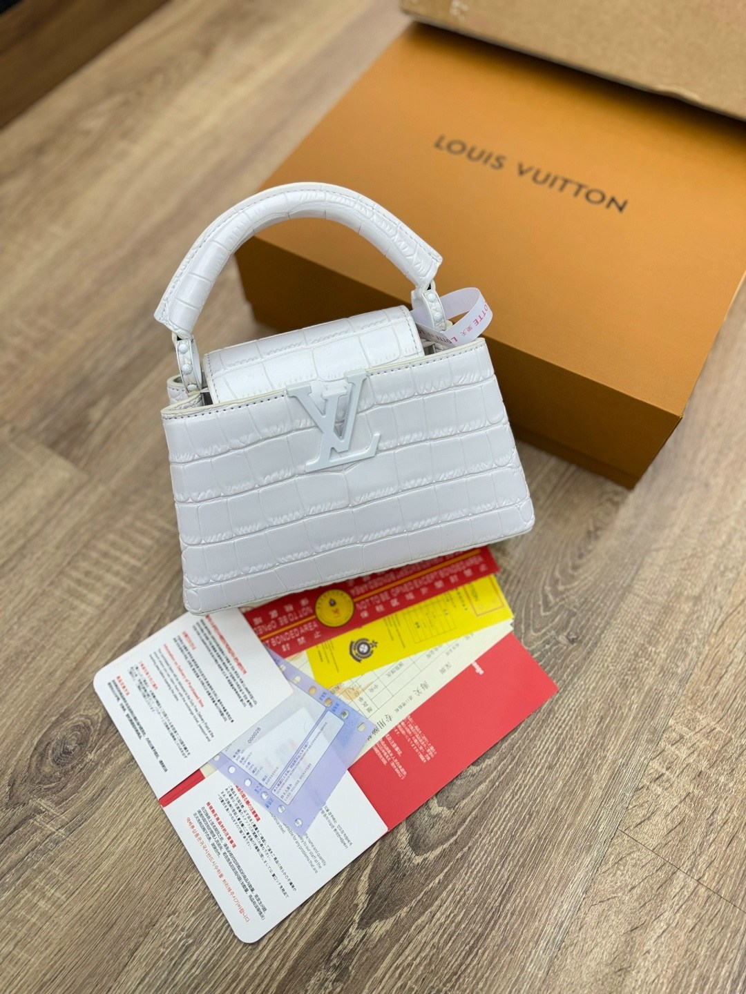 louis vuitton женская сумка,louis vuitton capucines,сумка louis vuitton,кожаная черная сумка louis vuitton capucines pm,луи виттон сумка