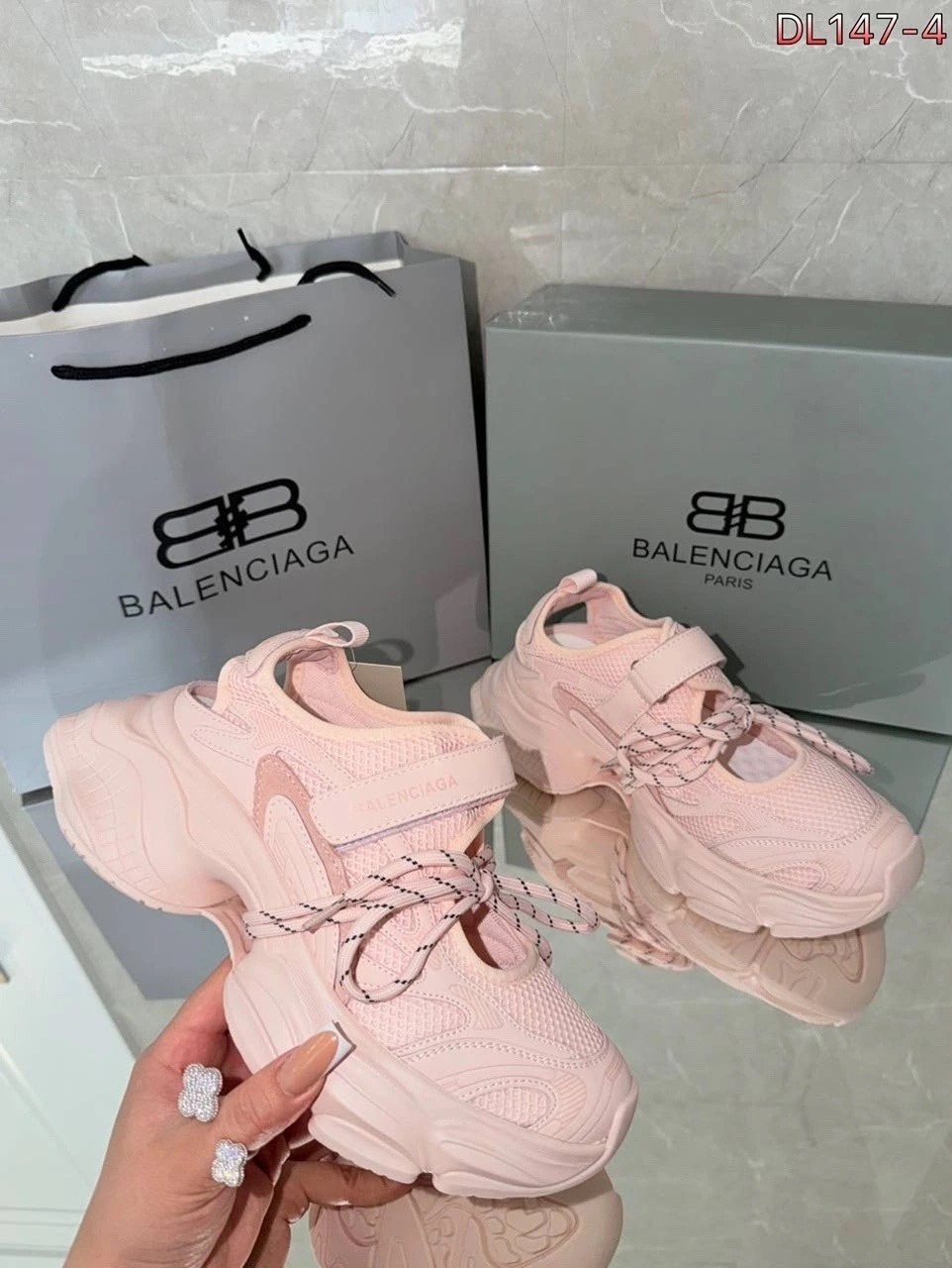 кроссовки balenciaga,кроссовки женские balenciaga,чёрные кроссовки balenciaga с прозрачной подошвой, balenciaga,кроссовки balenciaga triple s clear sole