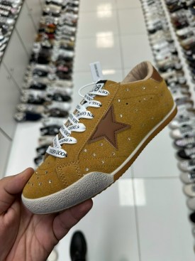 Кроссовки
