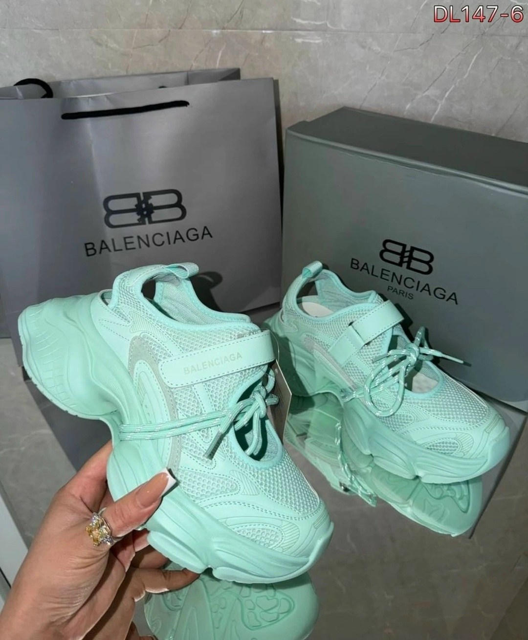 кроссовки balenciaga,кроссовки женские balenciaga,чёрные кроссовки balenciaga с прозрачной подошвой, balenciaga,кроссовки balenciaga triple s clear sole