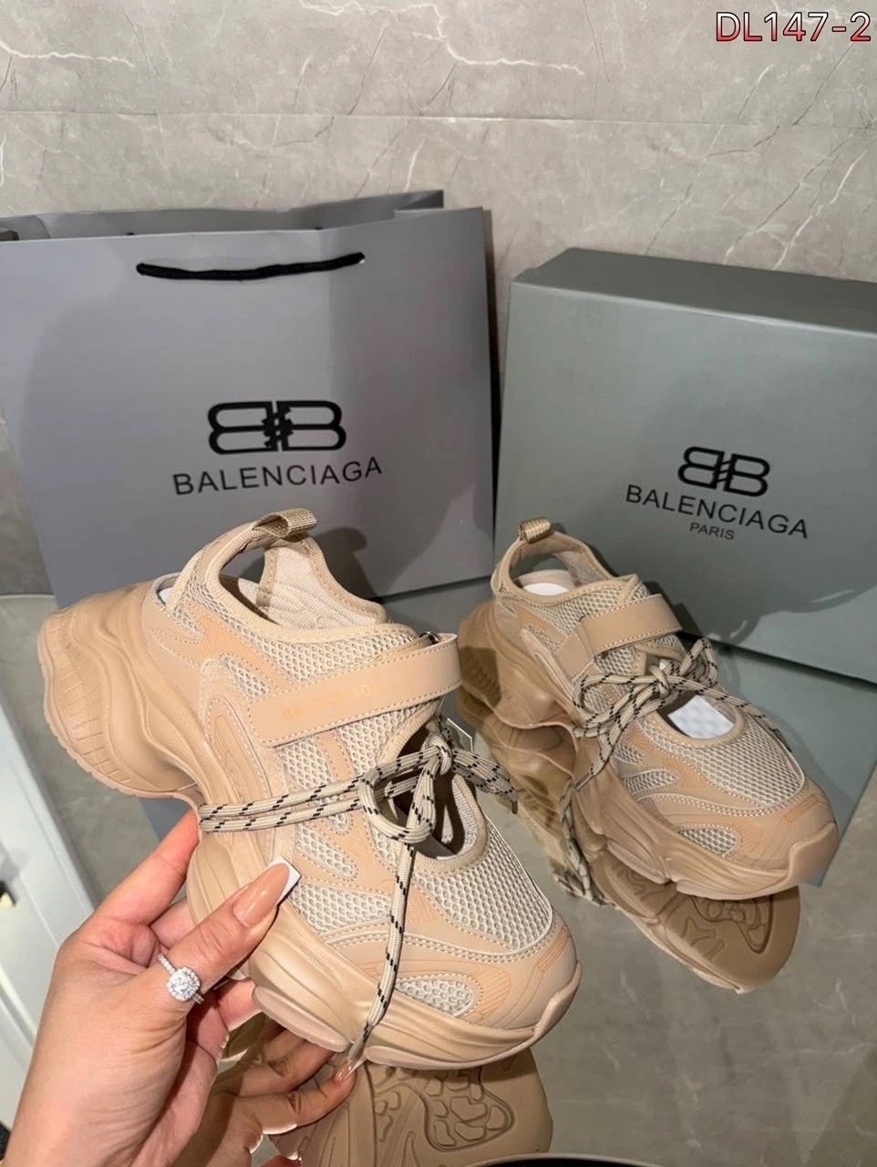 кроссовки balenciaga,кроссовки женские balenciaga,чёрные кроссовки balenciaga с прозрачной подошвой, balenciaga,кроссовки balenciaga triple s clear sole