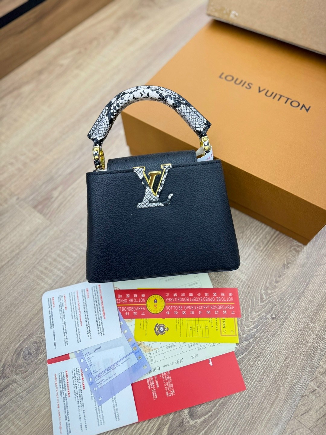 louis vuitton capucines,сумка женская louis vuitton,сумка,луи виттон сумка,louis vuitton сумка на плечо