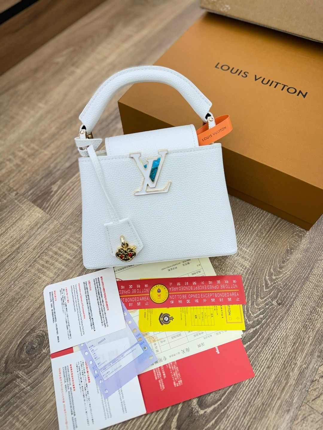 louis vuitton capucines,сумка женская louis vuitton,сумка,луи виттон сумка,louis vuitton сумка на плечо
