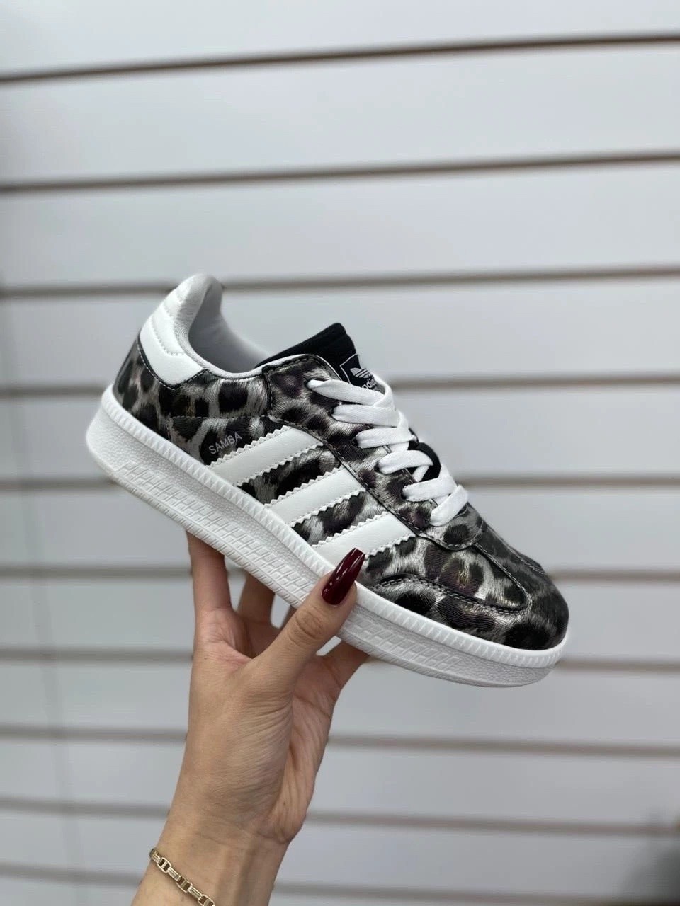,адидас самбо кроссовки,кроссовки adidas,адидас супер стар,женские кроссовки